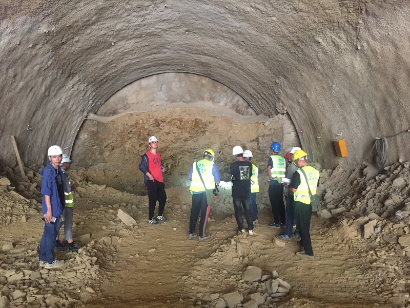 1595584465140474.jpg 隧道施工現(xiàn)場.JPG