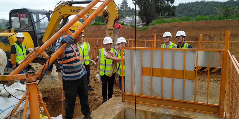 1597128963703398.jpg 檢查平壩村2#特大橋區間路基段人工挖孔樁.jpg