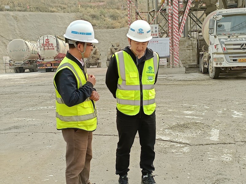 1617330283733785.jpg 聽取項目部負責人匯報.jpg