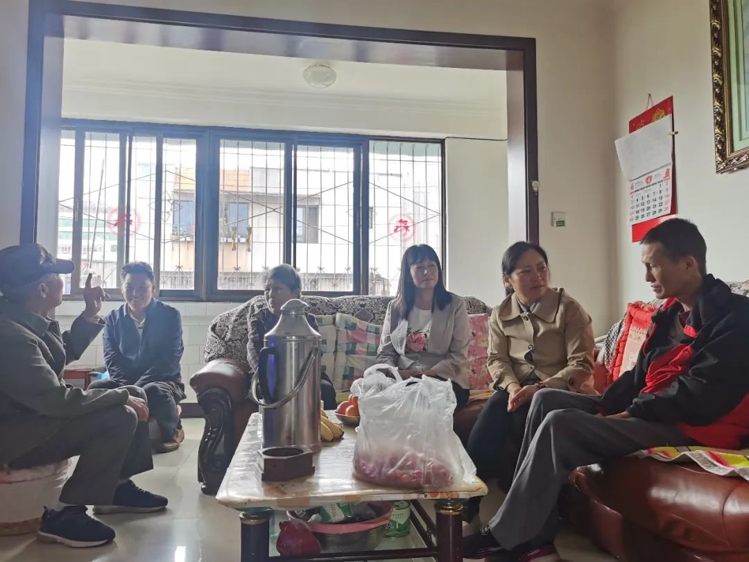 1650766383213649.jpg 2022-04-22-郭玲走訪慰問公司困難職工 (1).jpg