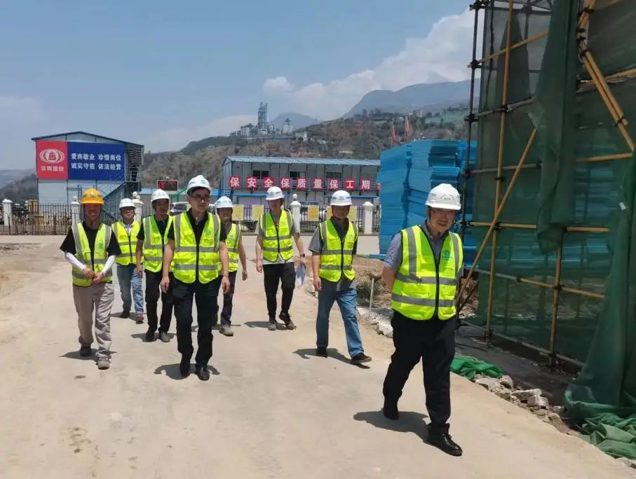 1651717831562274.jpg 2022-04-28-李元鴻帶隊到巧家四中項目進行節前綜合大檢查.jpg