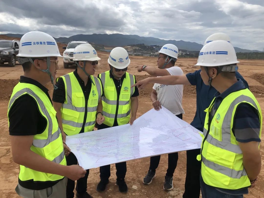 1658801853764977.jpg 陳仕海帶隊(duì)到祥云項(xiàng)目檢查.jpg