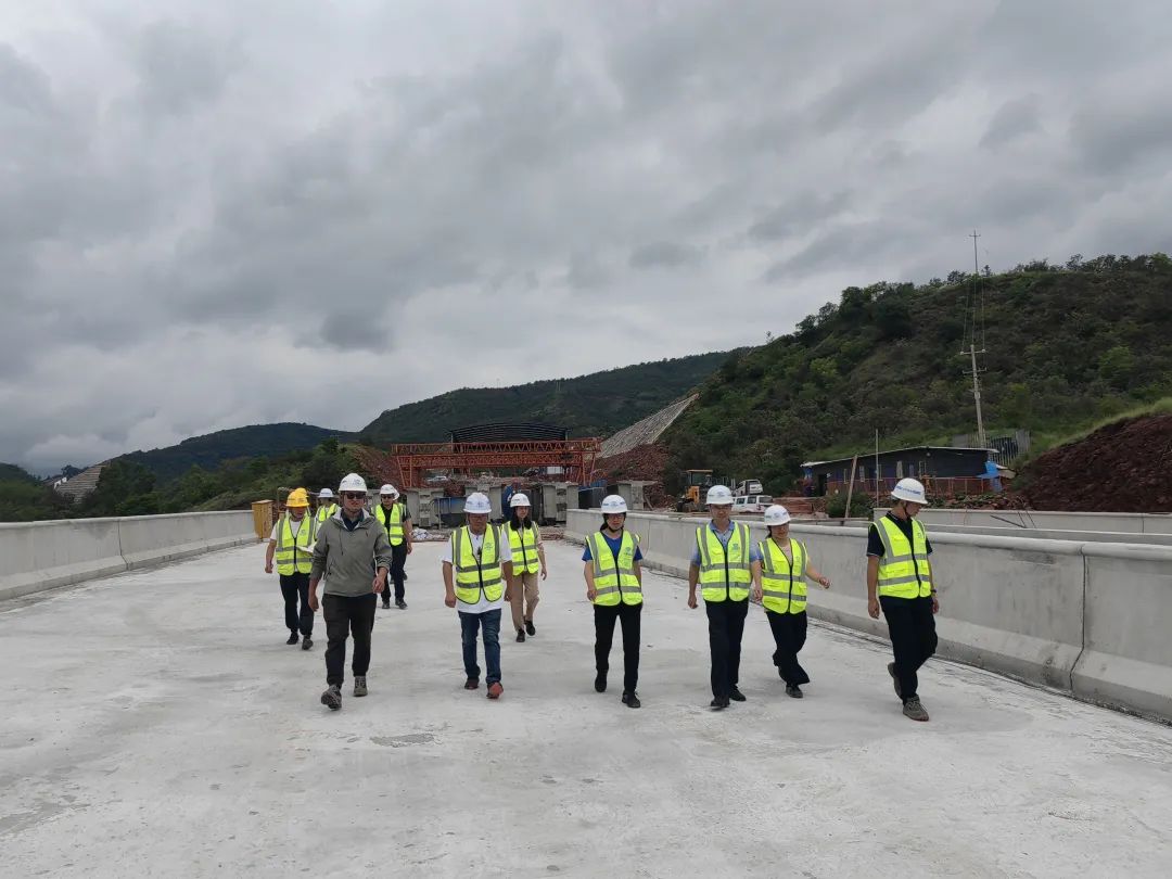 1659948351763763.jpg 張聯(lián)紅帶隊(duì)對(duì)永大項(xiàng)目進(jìn)行安全綜合大檢查并開展“夏送清涼”慰問活動(dòng)3.jpg