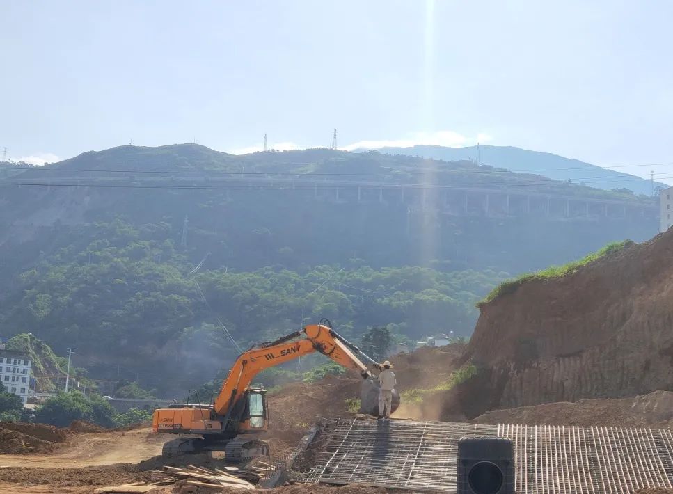 1662347533339987.jpg 巧家縣第四中學(xué)新校區(qū)正式“啟航”,迎來首批學(xué)生!11.jpg