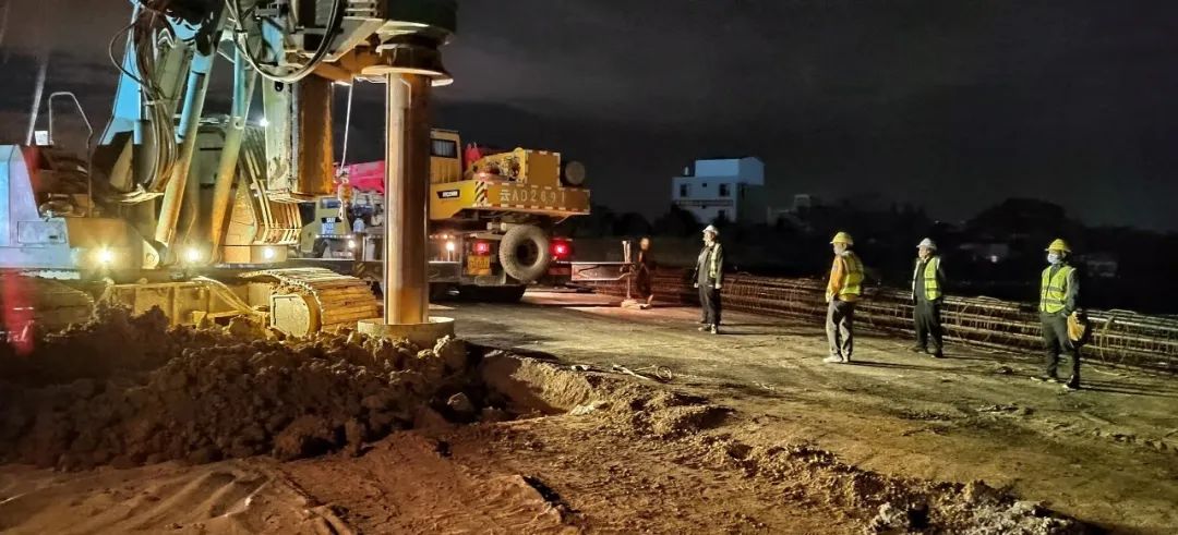 1665974610846128.jpg 2022-10-17-滇南有軌電車M1支線涉鐵段工程順利完成樁基施工.jpg