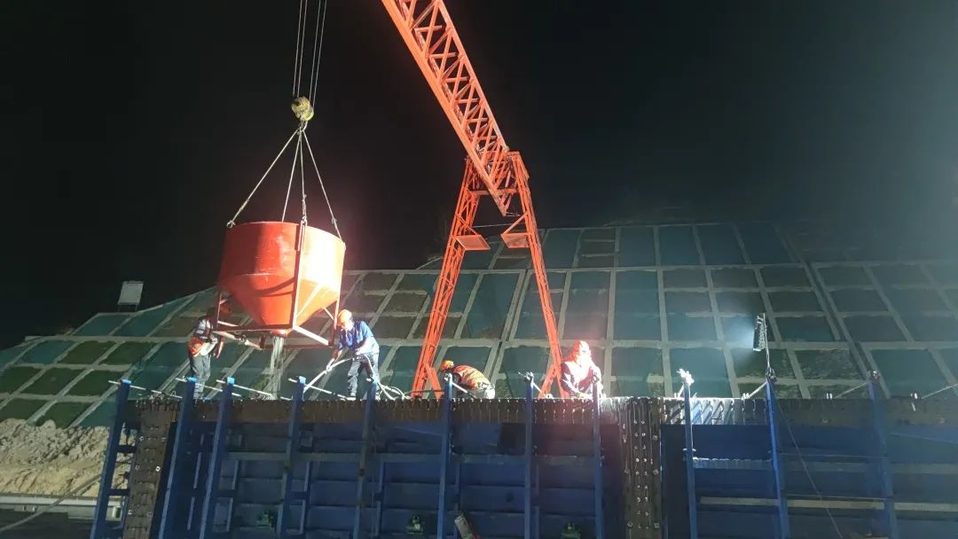 1678066688879542.jpg 2023-3-2-那興項目首片40米T梁順利澆筑 金光祥到現場指導.jpg