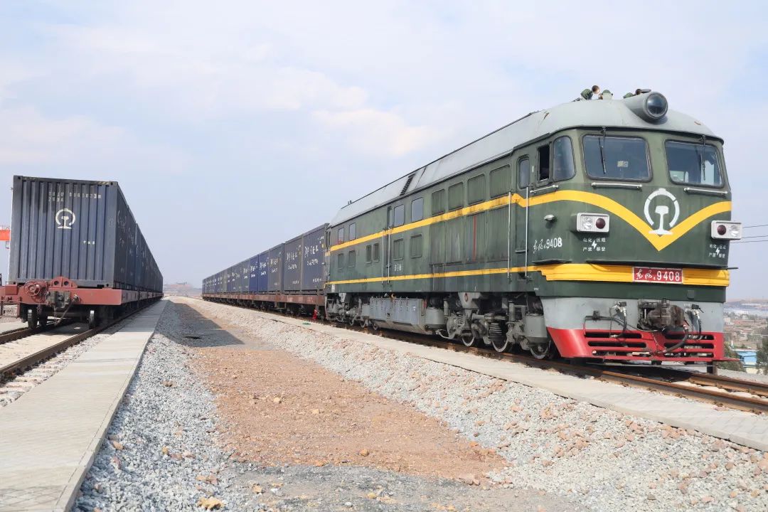 1678757339742163.jpg 2023-3-13-祥云鐵路專用線首批訂單進(jìn)站1.jpg